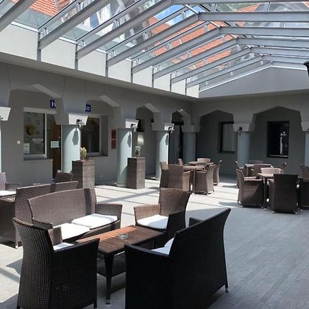 Hotel Zodiaco Szekszárd エクステリア 写真